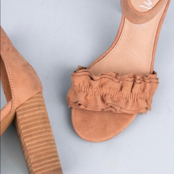 NIB Mi.iM Emmeline Ruffle Heels - Picture 3 of 4